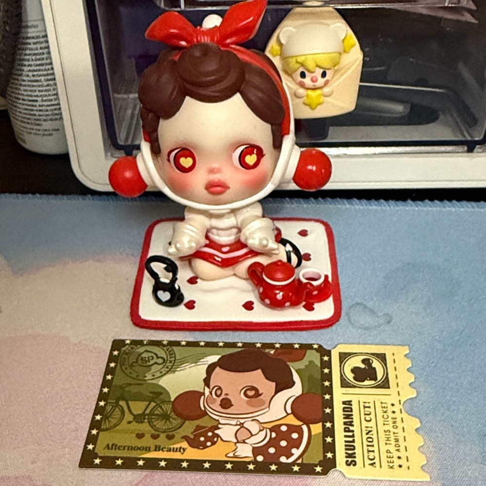 Skull Panda Afternoon Beauty popmart